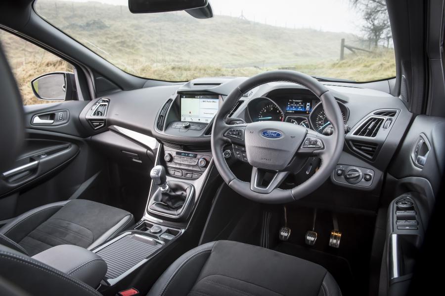 Торпедо Ford Kuga ST-Line 2017 года  (UK) (фото 53 из 63)